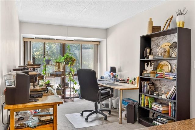 55 Tall Oaks Dr 402, Weymouth, MA 02190