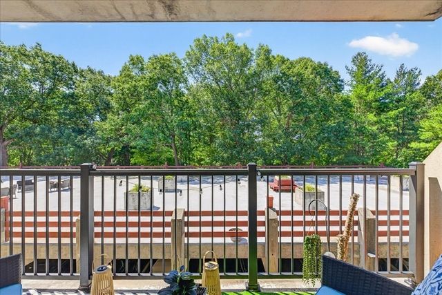 55 Tall Oaks Dr 402, Weymouth, MA 02190