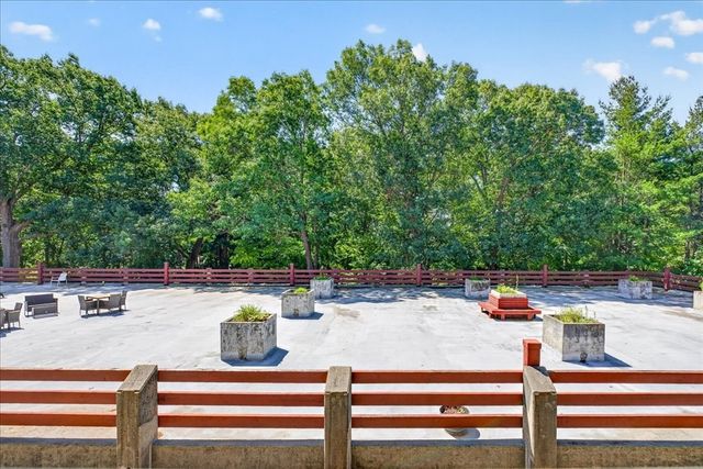 55 Tall Oaks Dr 402, Weymouth, MA 02190