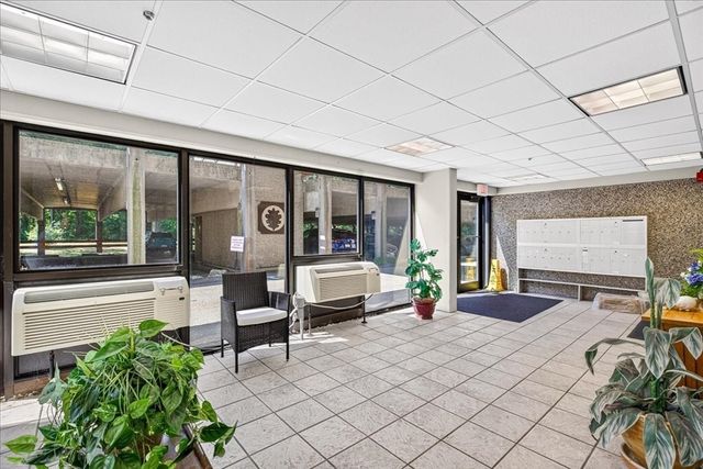 55 Tall Oaks Dr 402, Weymouth, MA 02190