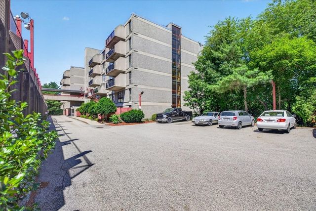 55 Tall Oaks Dr 402, Weymouth, MA 02190
