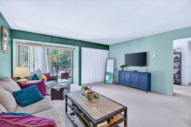 55 Tall Oaks Dr 402, Weymouth, MA 02190
