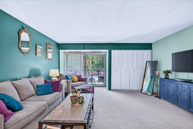 55 Tall Oaks Dr 402, Weymouth, MA 02190
