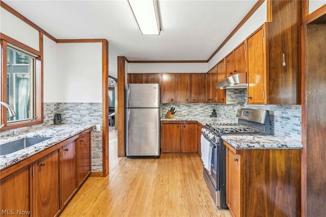2422 Chestnut Boulevard, Cuyahoga Falls, OH 44223