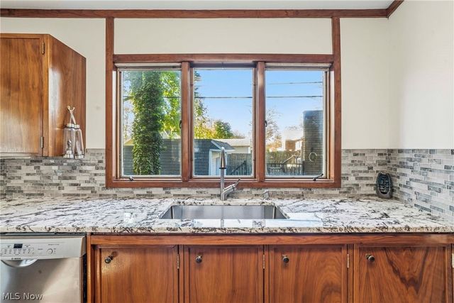 2422 Chestnut Boulevard, Cuyahoga Falls, OH 44223