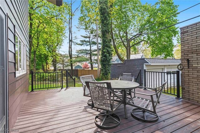 2422 Chestnut Boulevard, Cuyahoga Falls, OH 44223