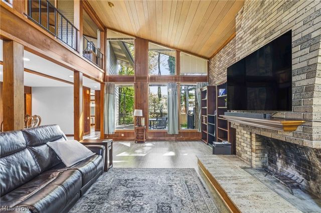 2422 Chestnut Boulevard, Cuyahoga Falls, OH 44223