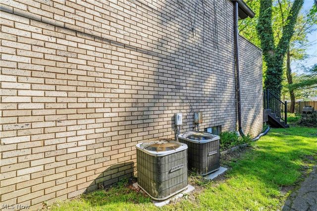 2422 Chestnut Boulevard, Cuyahoga Falls, OH 44223