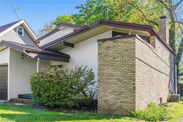 2422 Chestnut Boulevard, Cuyahoga Falls, OH 44223