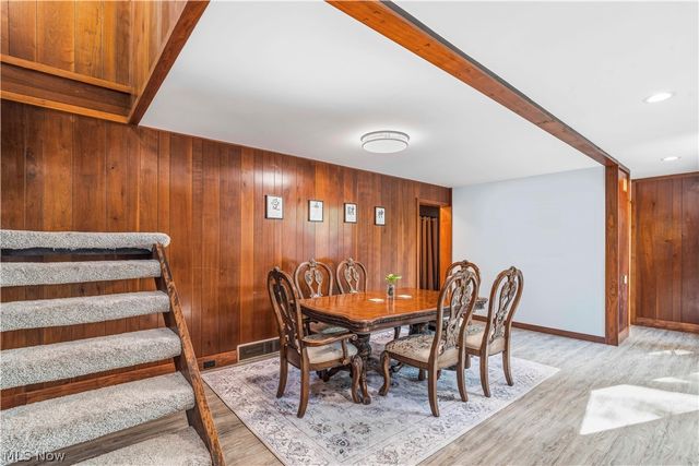 2422 Chestnut Boulevard, Cuyahoga Falls, OH 44223