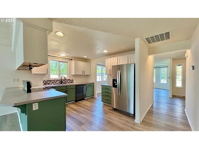 19504 Sw STACEY St, Beaverton, OR 97003