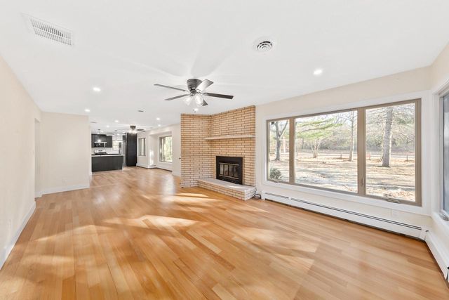 9710 304th AVENUE, Burlington, WI 53105