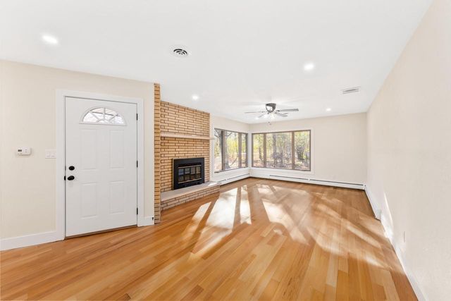 9710 304th AVENUE, Burlington, WI 53105