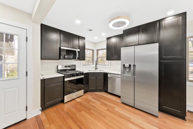 9710 304th AVENUE, Burlington, WI 53105