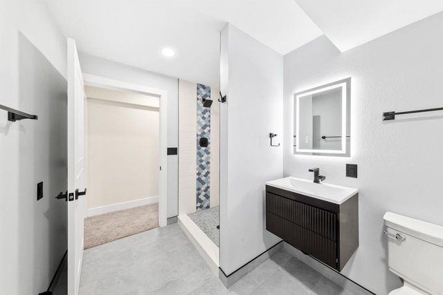 9710 304th AVENUE, Burlington, WI 53105