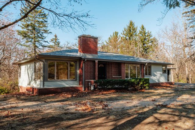 9710 304th AVENUE, Burlington, WI 53105