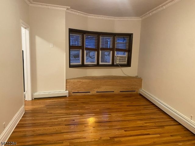 64 Congress St, Newark City, NJ 07105