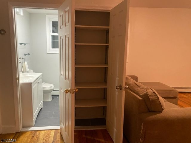 64 Congress St, Newark City, NJ 07105