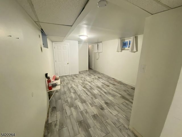 64 Congress St, Newark City, NJ 07105