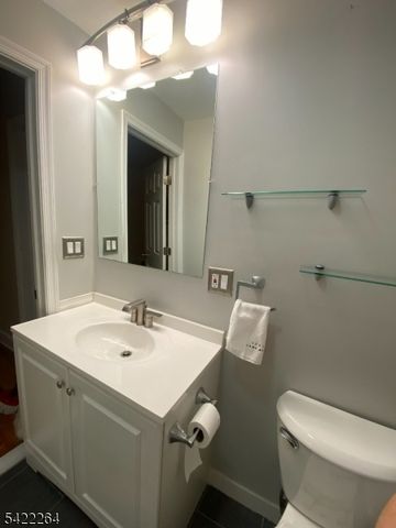 64 Congress St, Newark City, NJ 07105