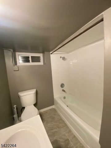64 Congress St, Newark City, NJ 07105
