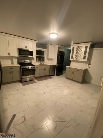 64 Congress St, Newark City, NJ 07105