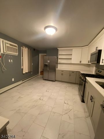 64 Congress St, Newark City, NJ 07105