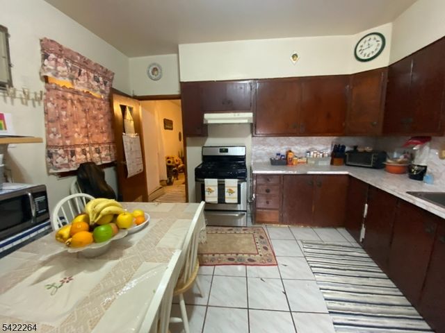 64 Congress St, Newark City, NJ 07105