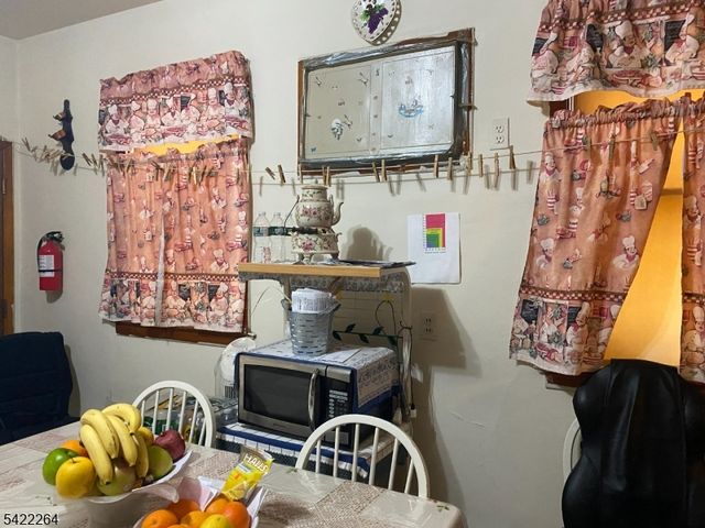 64 Congress St, Newark City, NJ 07105