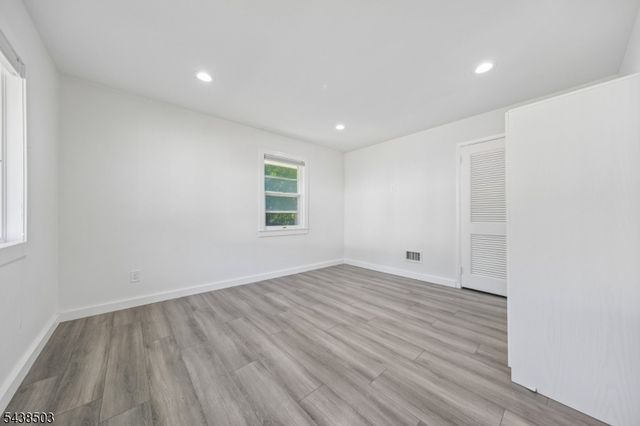 13 Munsey Rd, Emerson Boro, NJ 07630