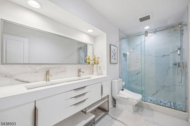 13 Munsey Rd, Emerson Boro, NJ 07630