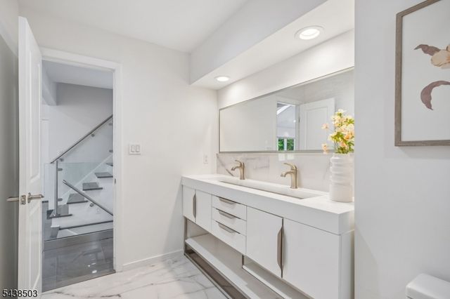 13 Munsey Rd, Emerson Boro, NJ 07630