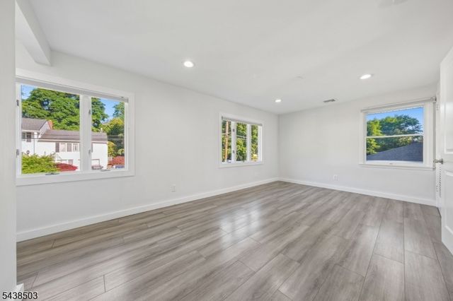 13 Munsey Rd, Emerson Boro, NJ 07630