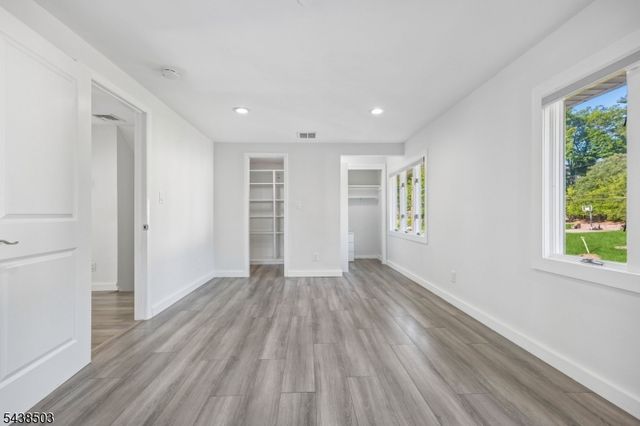 13 Munsey Rd, Emerson Boro, NJ 07630