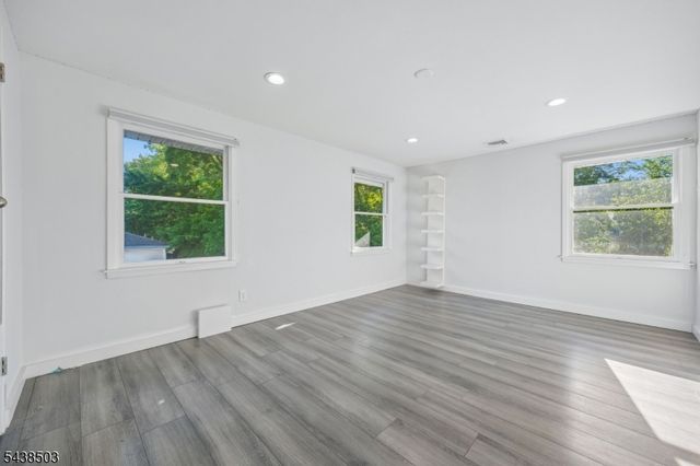 13 Munsey Rd, Emerson Boro, NJ 07630