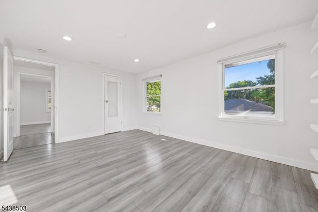 13 Munsey Rd, Emerson Boro, NJ 07630