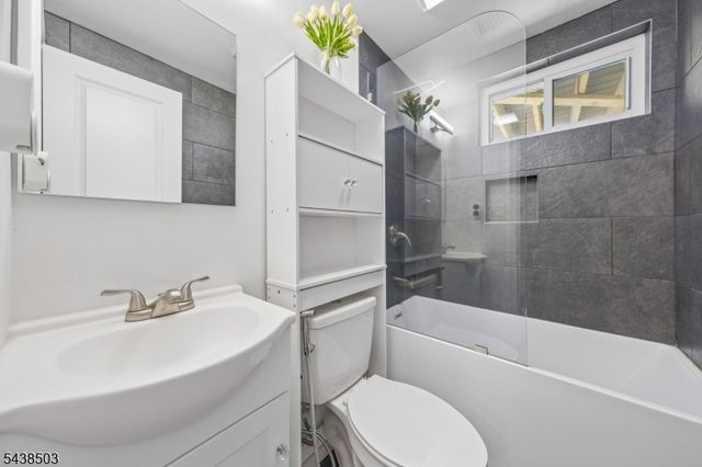 13 Munsey Rd, Emerson Boro, NJ 07630