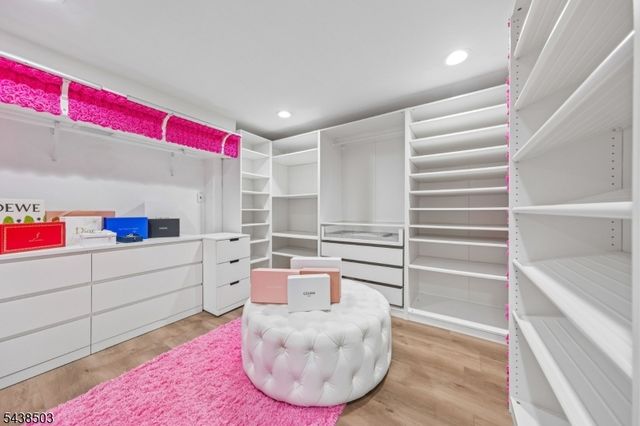 13 Munsey Rd, Emerson Boro, NJ 07630