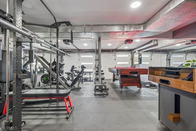 13 Munsey Rd, Emerson Boro, NJ 07630