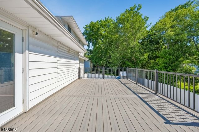 13 Munsey Rd, Emerson Boro, NJ 07630