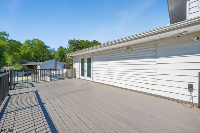 13 Munsey Rd, Emerson Boro, NJ 07630