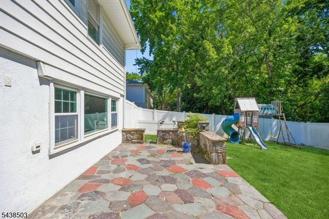 13 Munsey Rd, Emerson Boro, NJ 07630