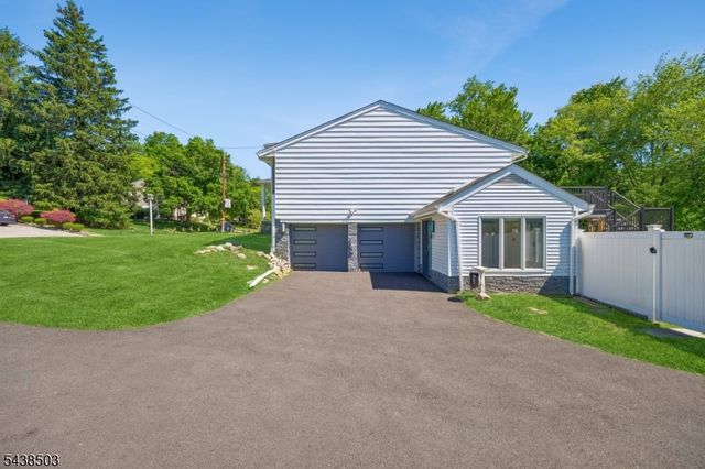 13 Munsey Rd, Emerson Boro, NJ 07630