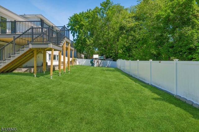 13 Munsey Rd, Emerson Boro, NJ 07630