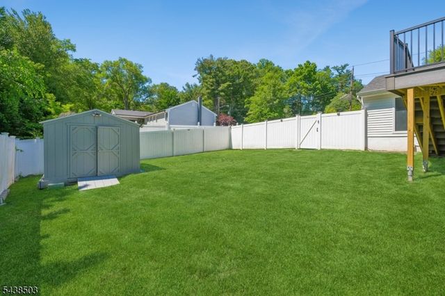 13 Munsey Rd, Emerson Boro, NJ 07630