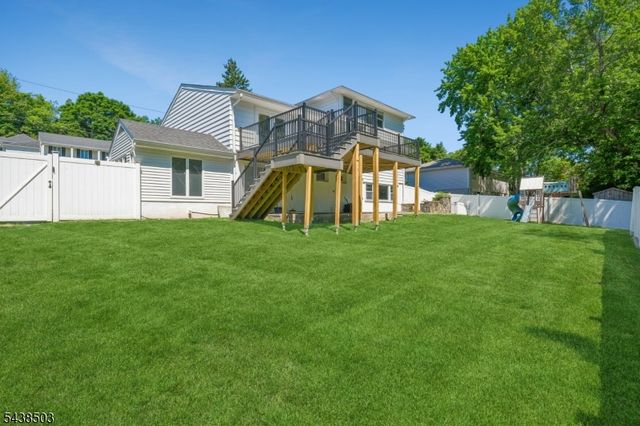 13 Munsey Rd, Emerson Boro, NJ 07630