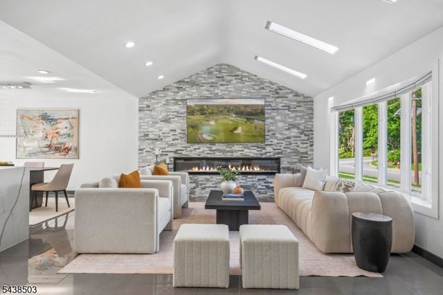 13 Munsey Rd, Emerson Boro, NJ 07630