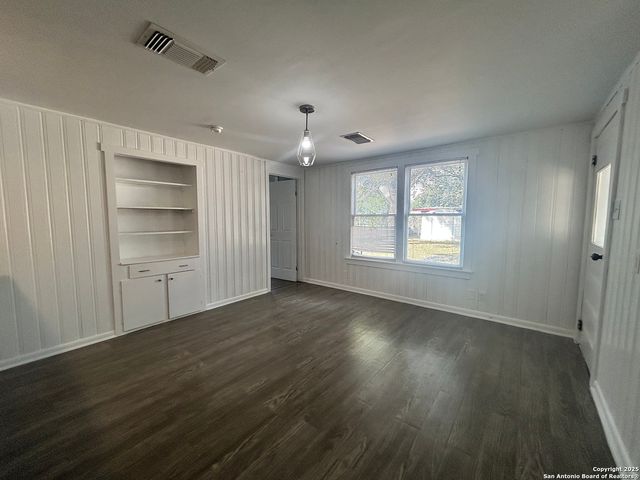 255 E Sayers, San Antonio, TX 78214