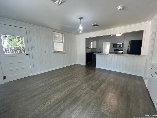 255 E Sayers, San Antonio, TX 78214