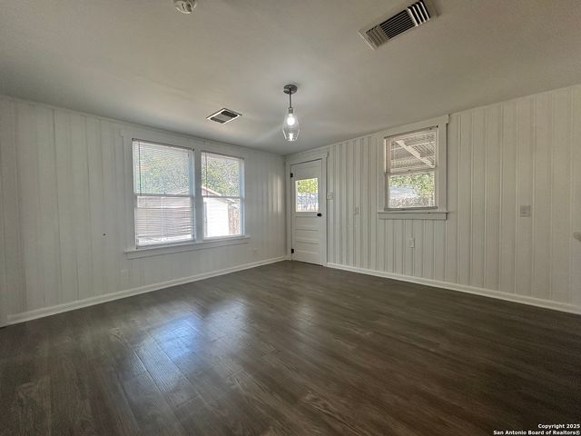 255 E Sayers, San Antonio, TX 78214